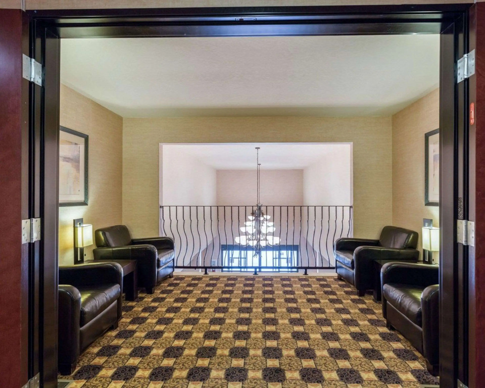 Quality Suites Huntsville Near University