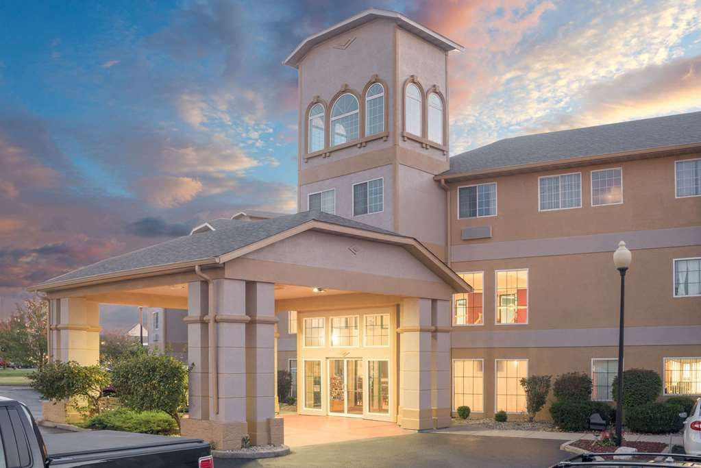 Clarion Pointe Indianapolis Airport