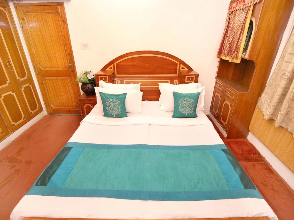 OYO 10858 Home Valley View 2BHK Shimla Bypass
