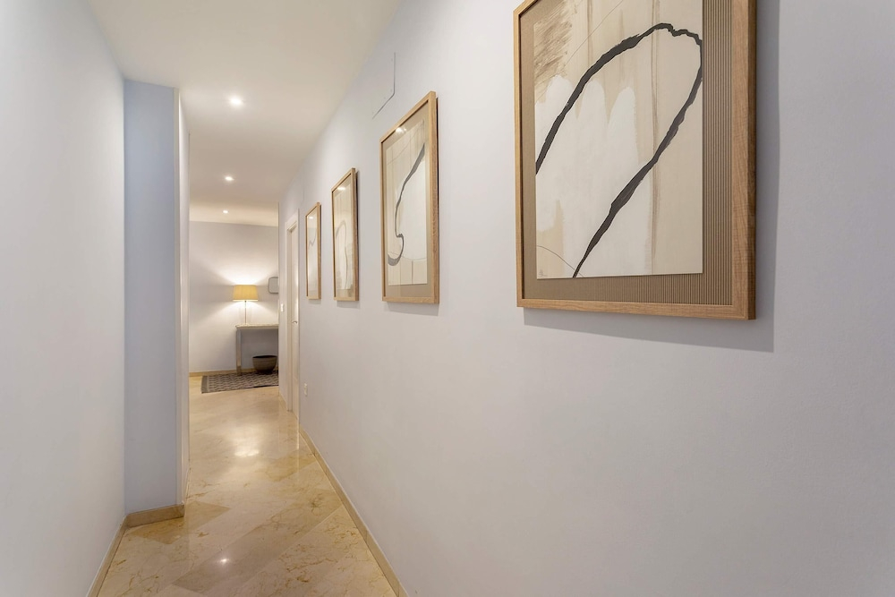 Spacious Apartment in Great Central Location. Tablas