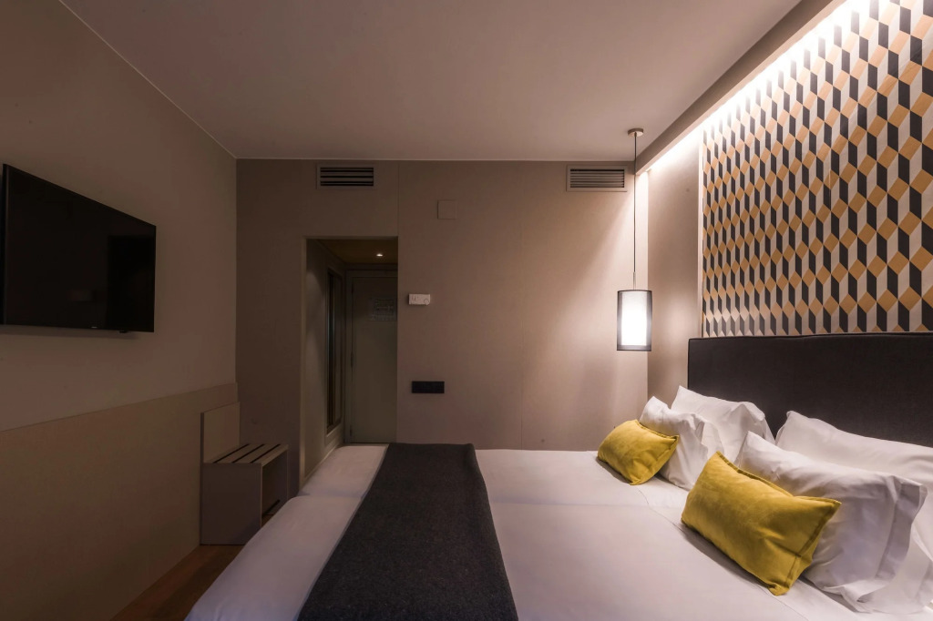 Up Rooms Vic Hotel