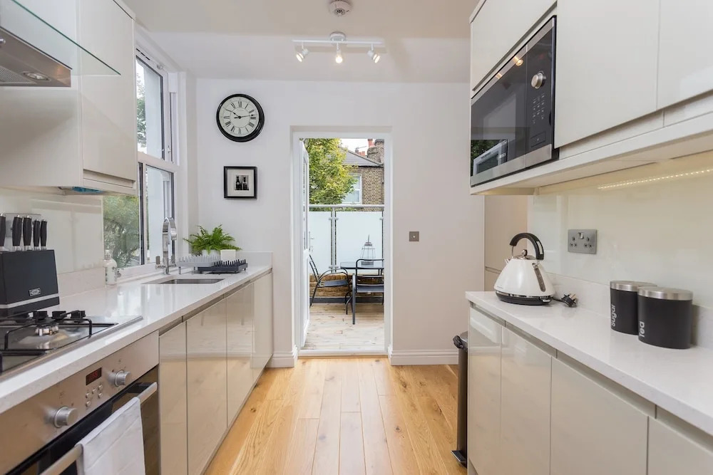 1 Bedroom Flat with Terrace in South West London