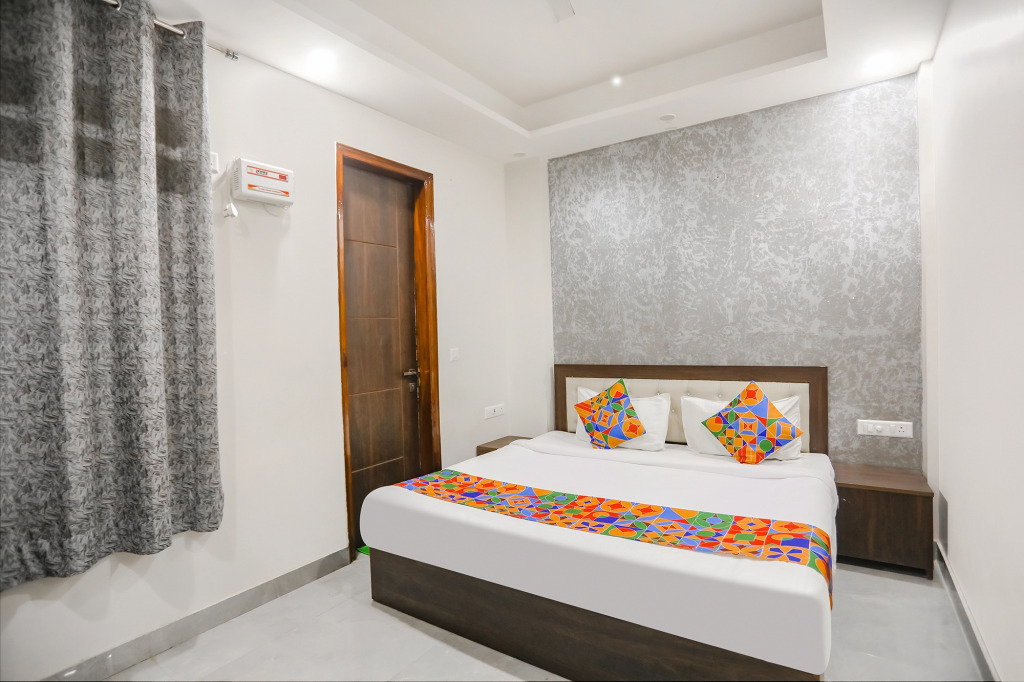FabHotel Signature Inn I