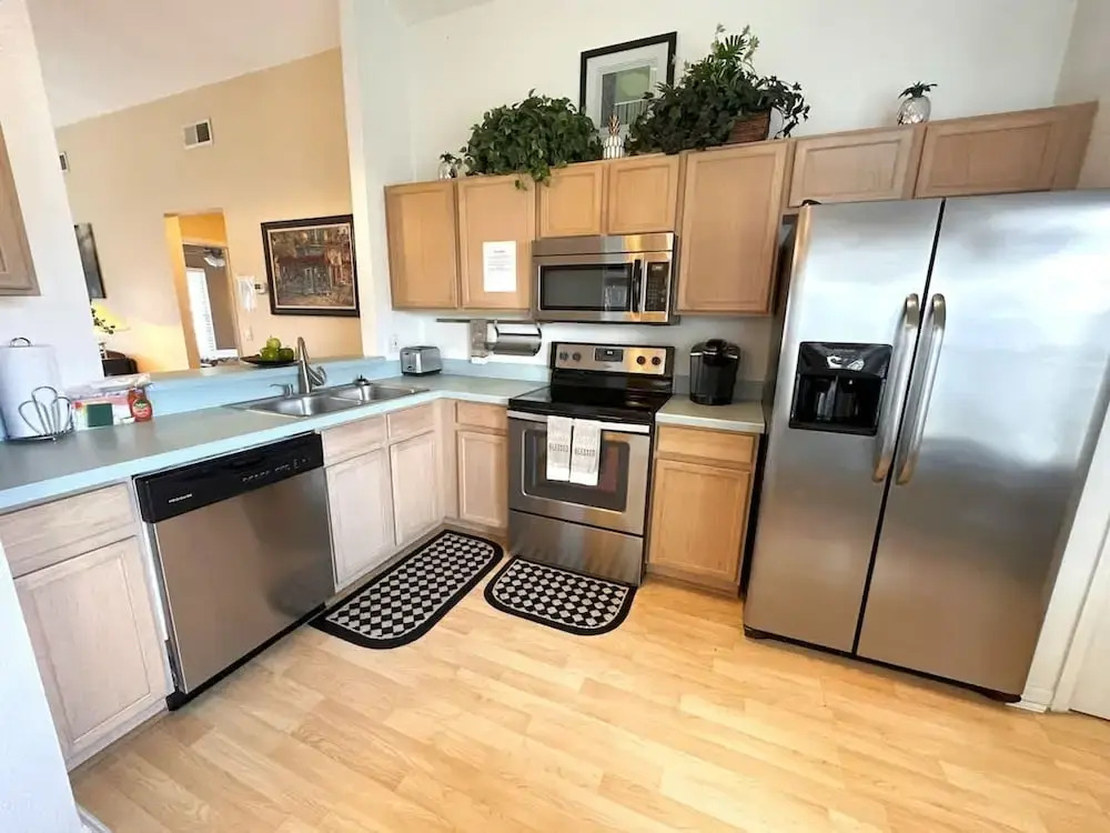 Less than 10 minutes from Disney 3Bd Villa with Pool