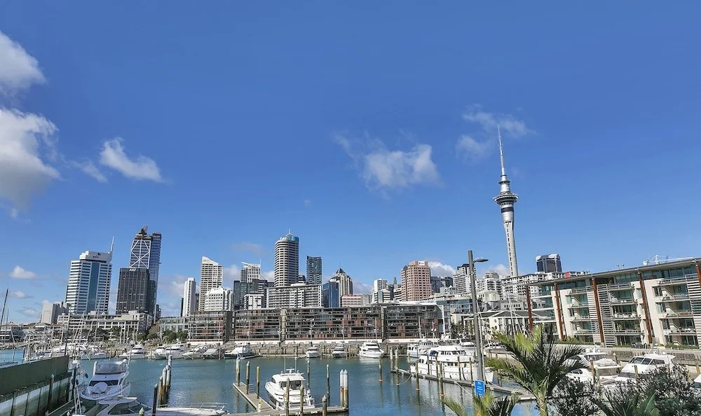 QV Modern Waterfront Apartment - 857