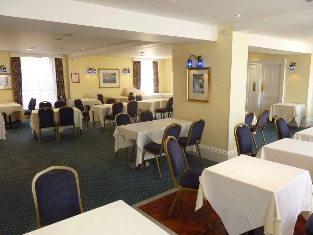 Yelfs Hotel