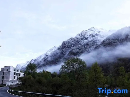 Guanyue Homestay (Shuangqiao Valley Scenic Area of Mount Siguniang)