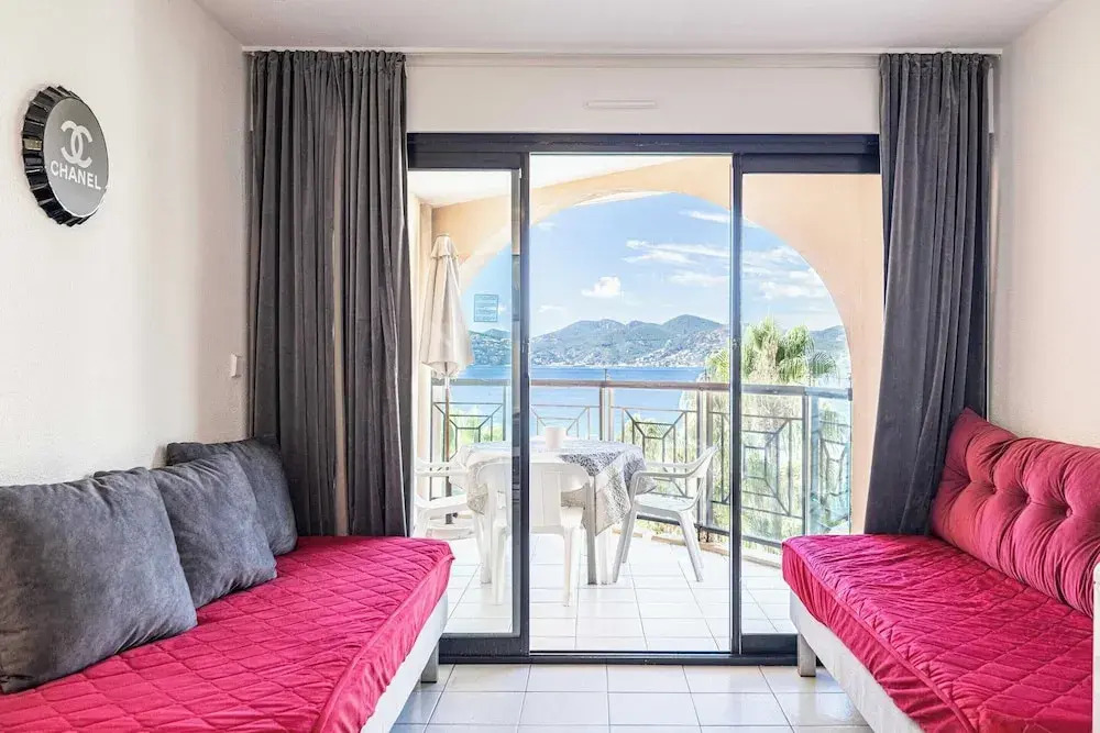 Charming Flat With sea View - 1BR - 2P - Bocca