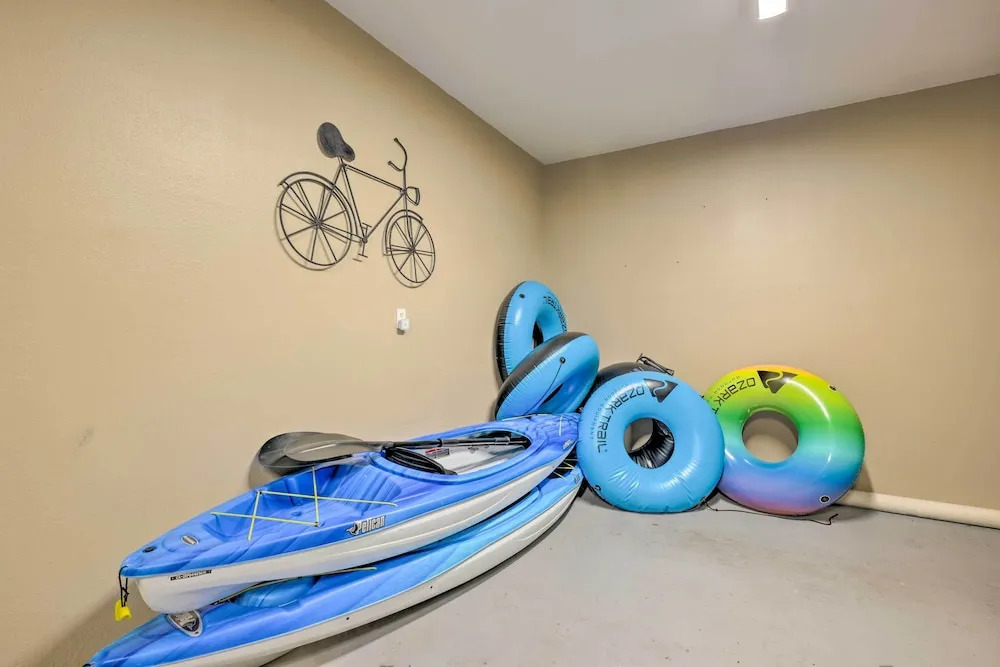 Waterfront Lake Conroe Getaway w/ Multiple Decks