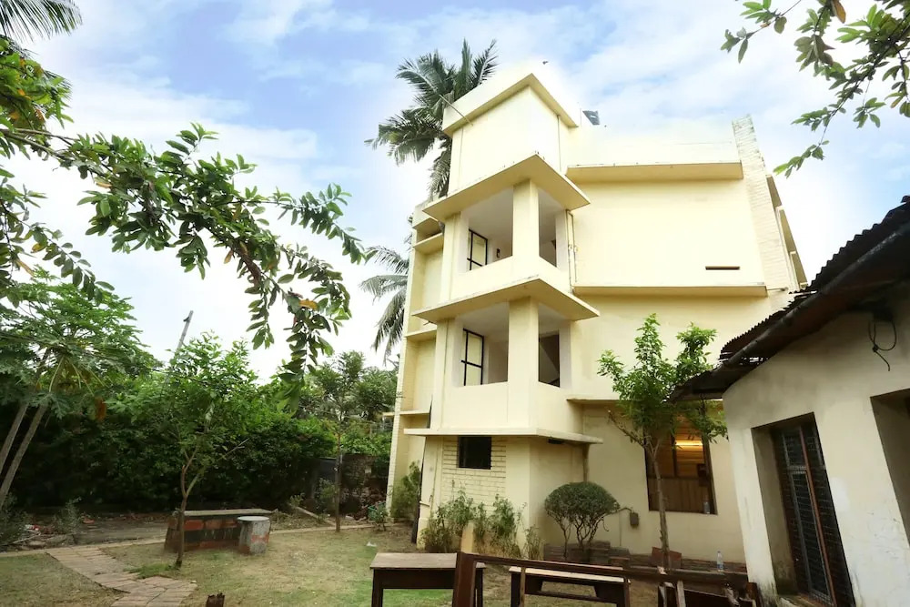OYO 15150 Sunday Bed & Breakfast