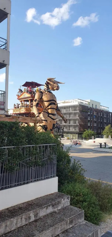 La Loge du Minotaure, Parking Et Bureaux