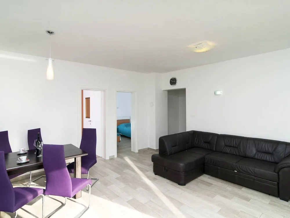 Spacious Apartment in Zecevo Rogoznicko With Terrace