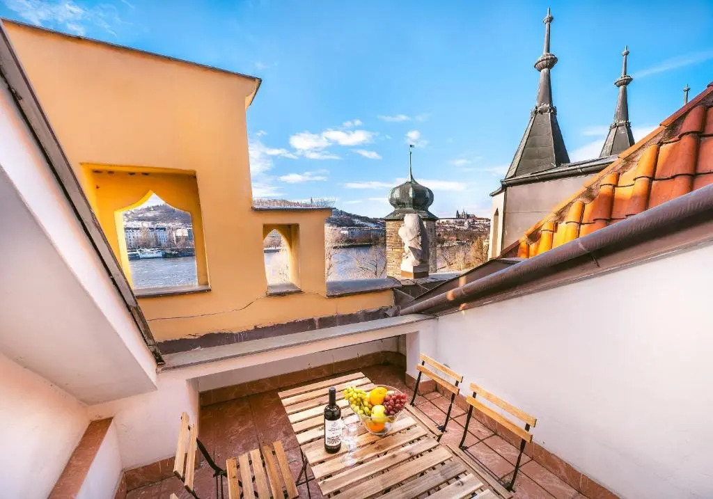 5BR 2BATH Masarykovo nábřeží apartment