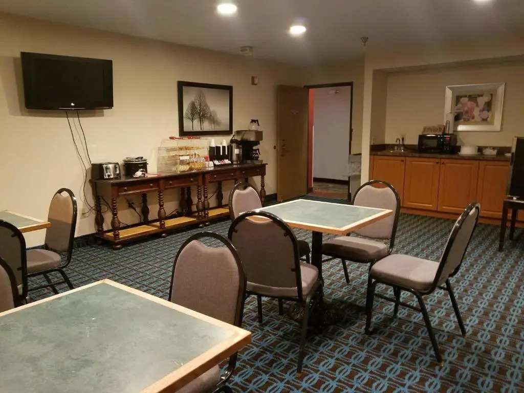 Country Hearth Inn & Suites - Kenton