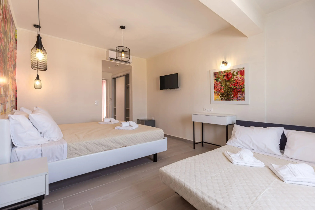 Aqua Luxury Suites by Estia