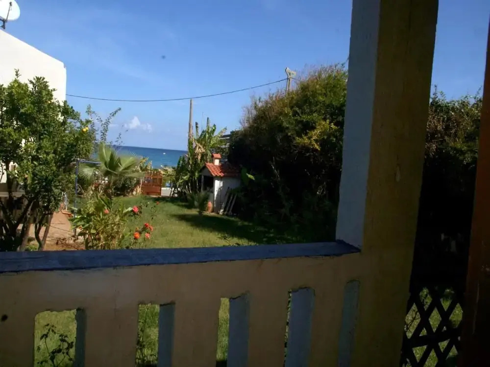 Ficus Seafront Villa, Eco Pool & Close to Beach, By ThinkVilla