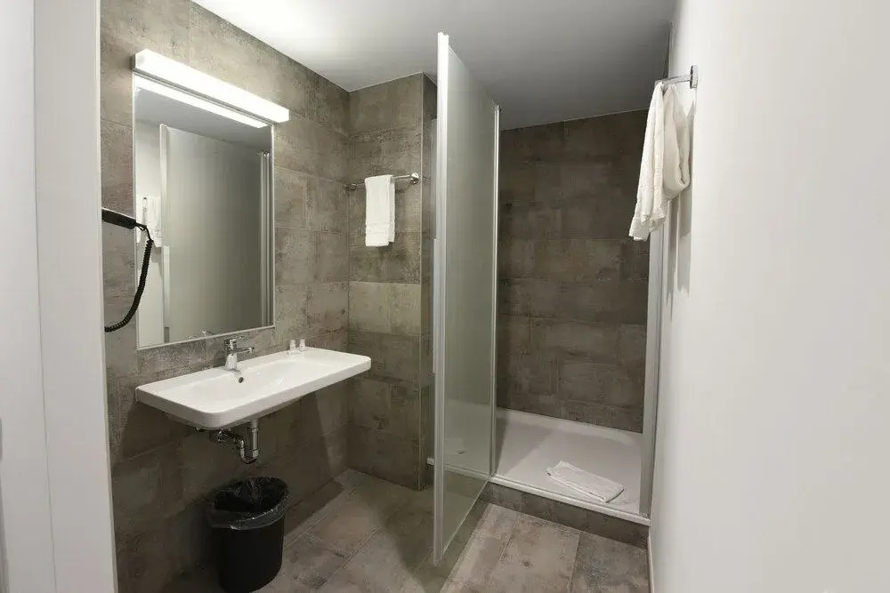 Nyon Hostel