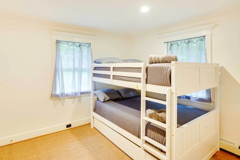 Secluded Elka Park Cabin: Hot Tub & Fire Pit!