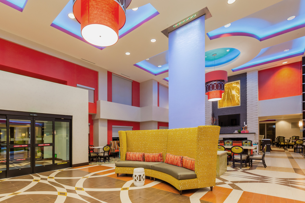 Holiday Inn Express & Suites Eureka by IHG