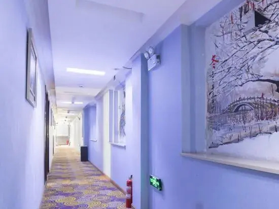 6 Plus 1 Fashion Hotel