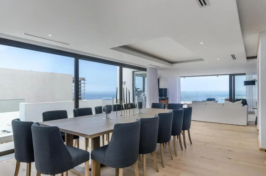 Stunning Ocean & Mountain Views