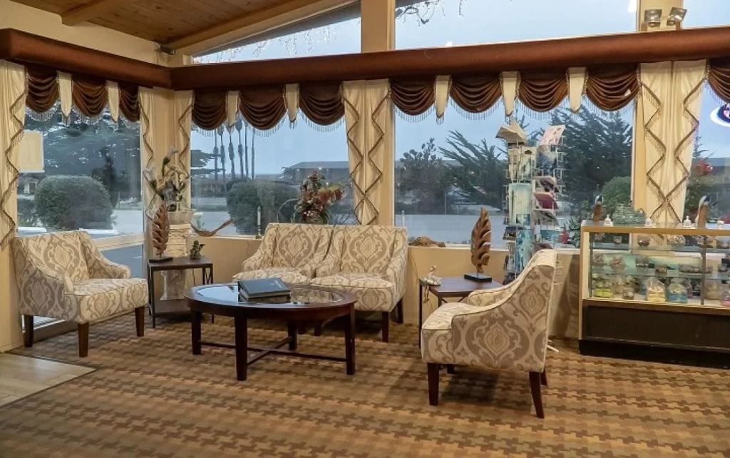 Silver Surf Motel