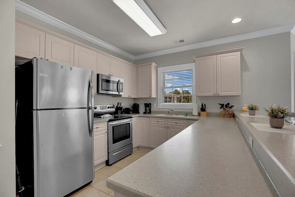 Magnolia Pointe Luster Leaf 4890-301