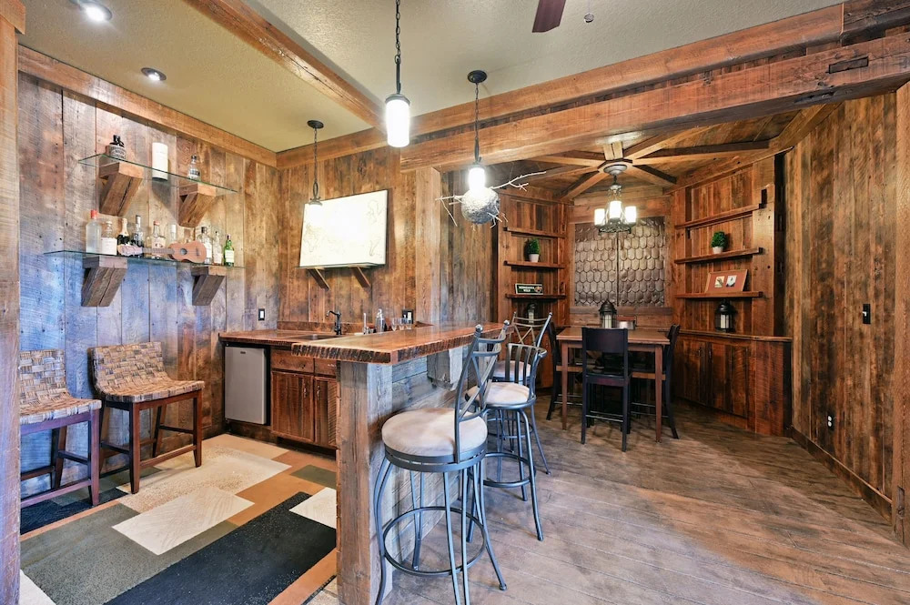 Osprey Lake Cabin 4 Bedroom Home by RedAwning