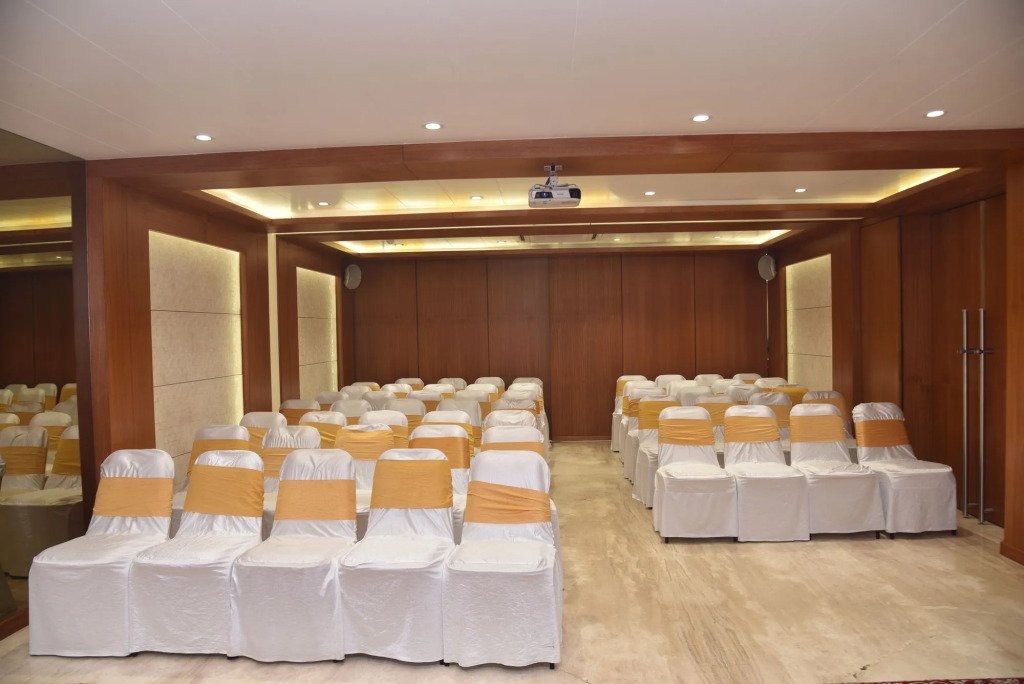 Hotel Rajhans Regent