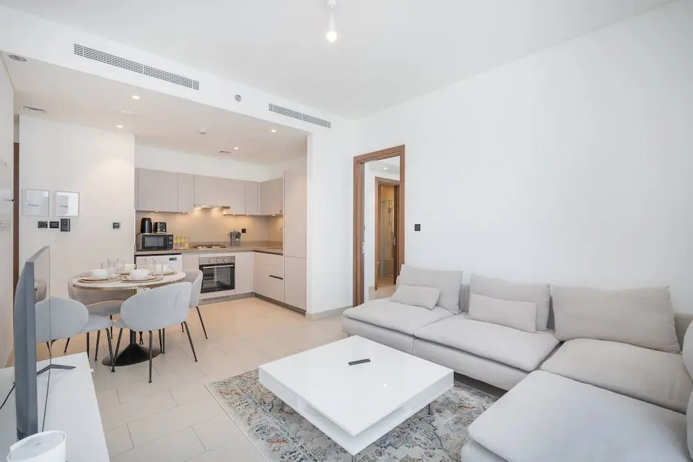 Chic 2 bed Apartment in Sobha Creek Vistas