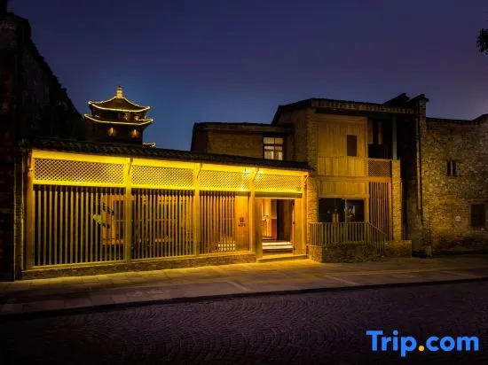 TOP-OUT Inn