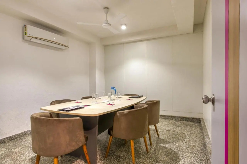 ROSASTAYS Gurugram Sec 31
