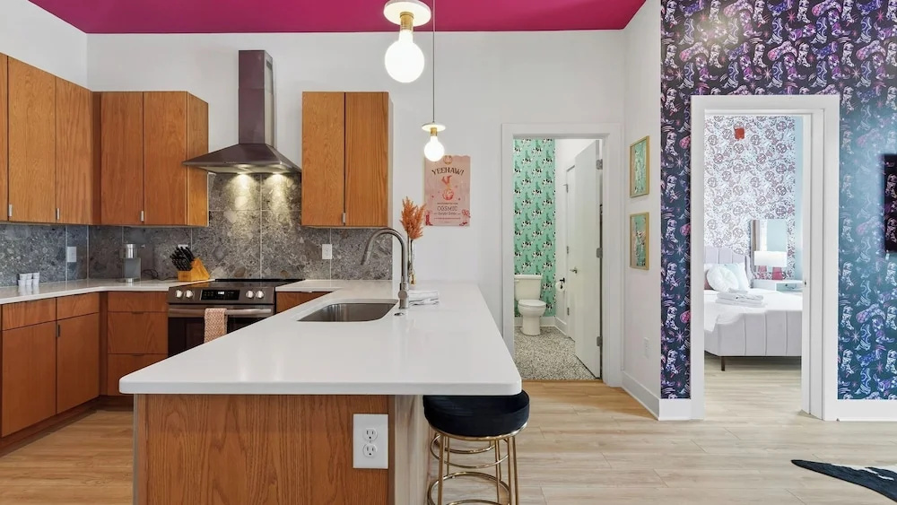 The Bloom House & Cosmic Cowgirl by Avantstay Sleeps 17 + 2 Units Gym + Rooftop + Skyline Views