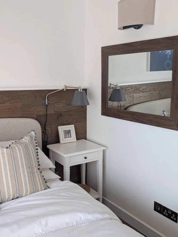 Stylish New Apartment in Central Seaview - 5 Star Comfort!