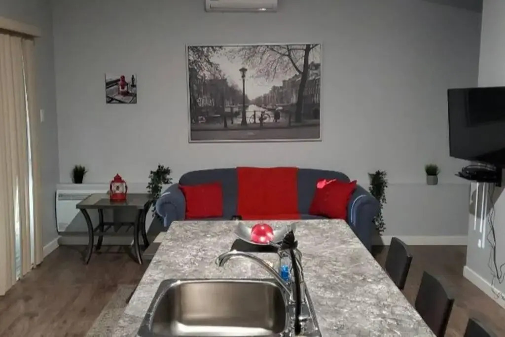 Beautiful 1 BDR Apt #G Hull/Ott by Amazing Property Rentals