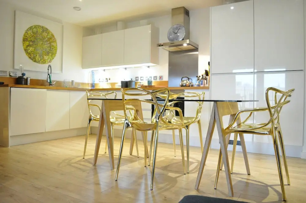 Modern 1 Bed Apartment In Oval