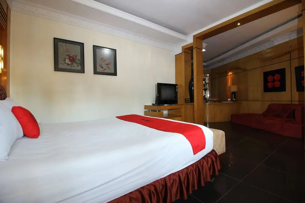 RedDoorz Plus near Tugu Jogja 2