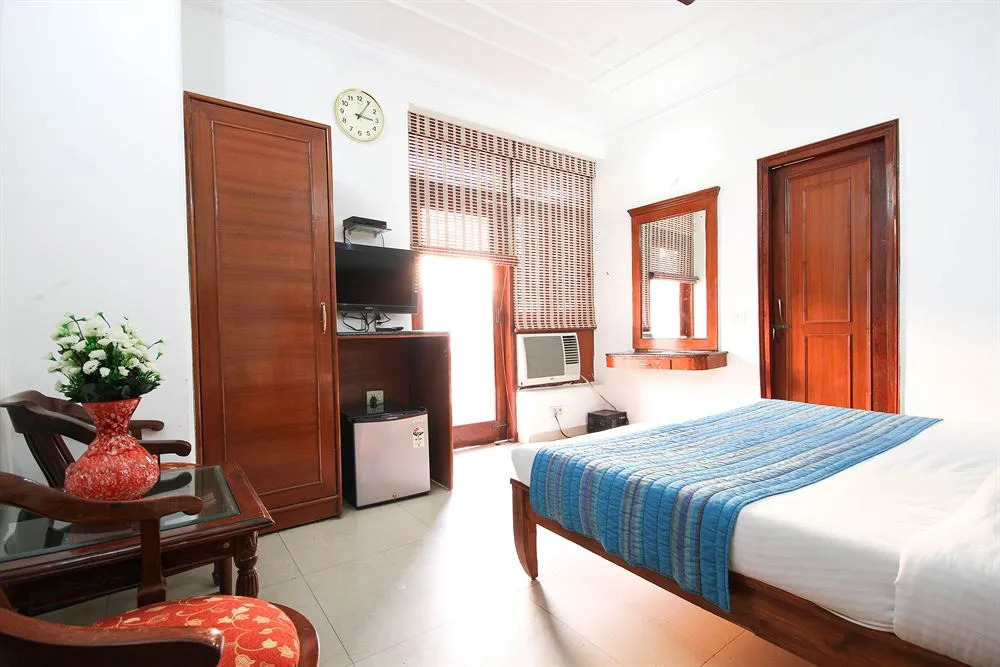 Capital O 2242 Hotel Yuvraj Deluxe