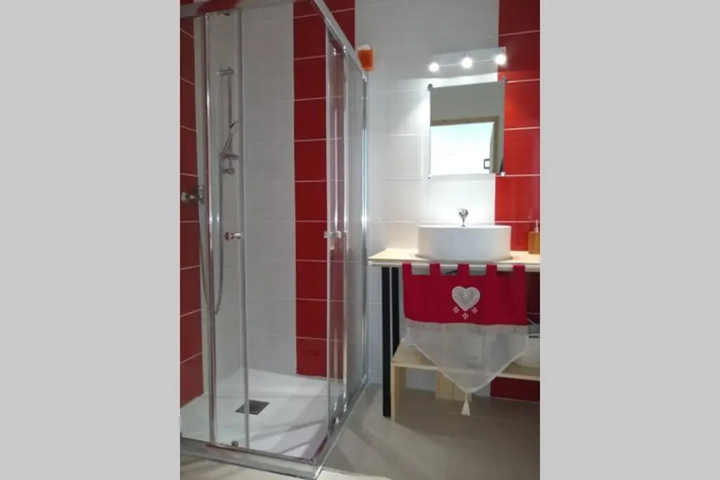 Appartement dans maison, à proximité du village