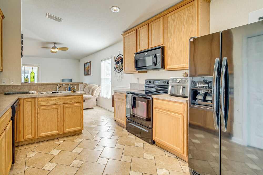 9 Mi to WEC & Dtwn Ocala! Family Haven w/ Patio