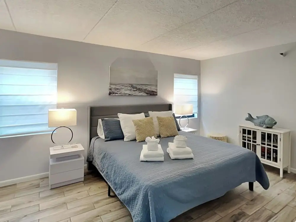 Beachcomber 403 by Distinctive Beach Rentals