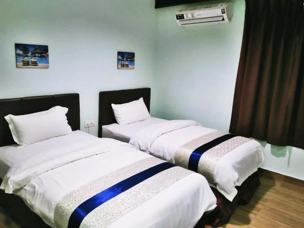 Summer Hotel