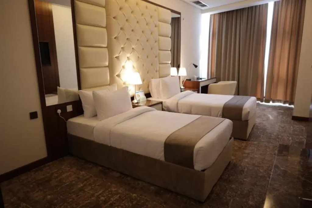 Dolphin Continental Hotel