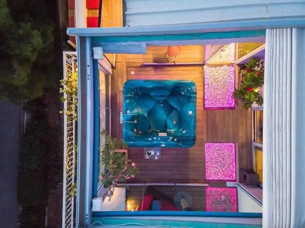 Sea View Apartment with Hot Tub & Sauna