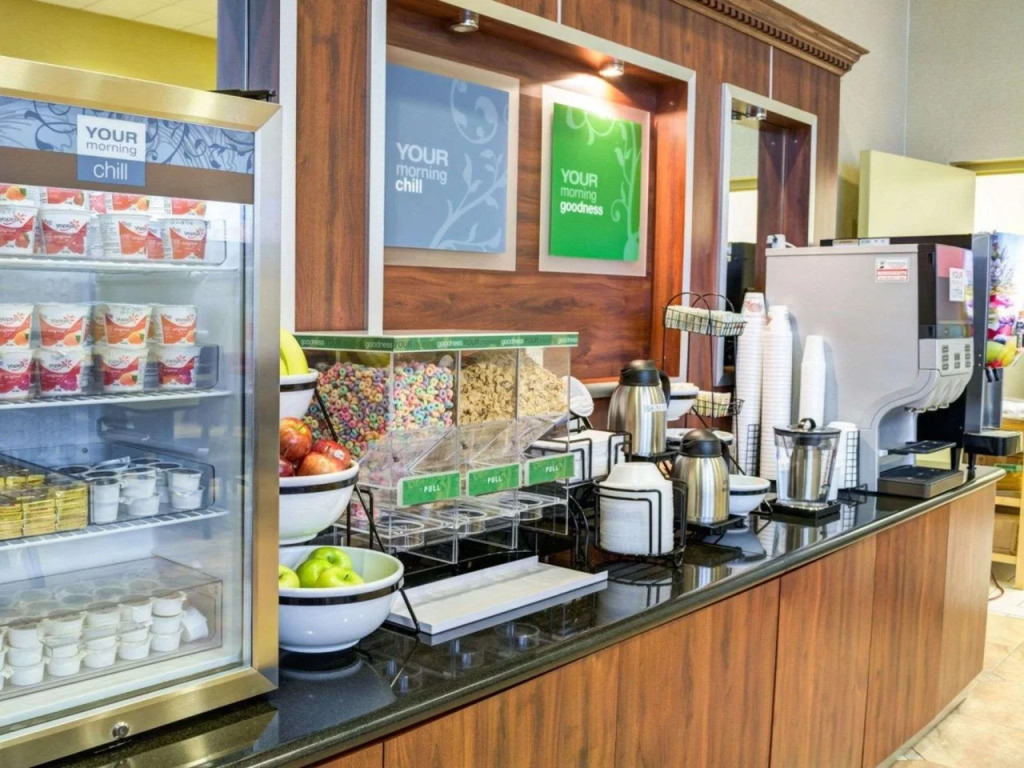 Comfort Inn & Suites Near Universal - N Hollywood - Burbank
