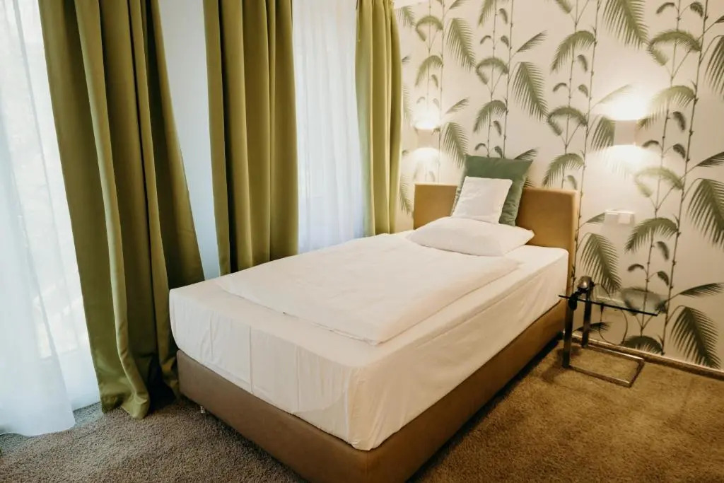 Hotel Crystal