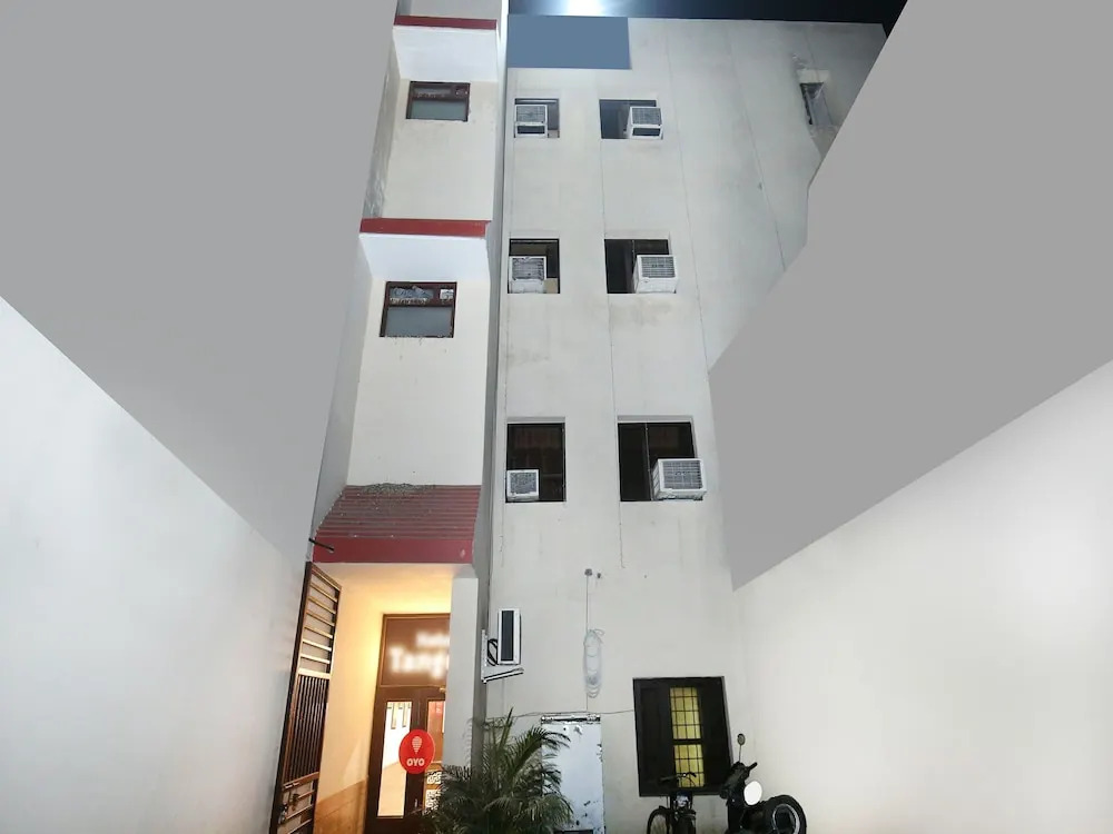 OYO 10377 Hotel Tango