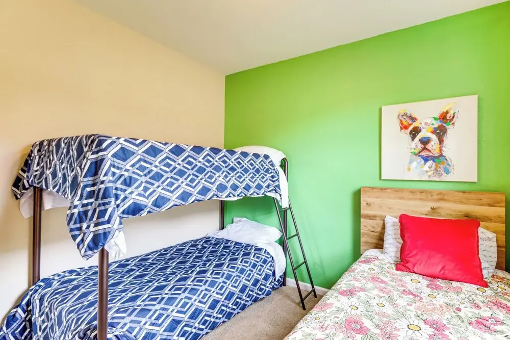 6 Mi to Dtwn Reno: Mtn-view Retreat w/ Fireplace!