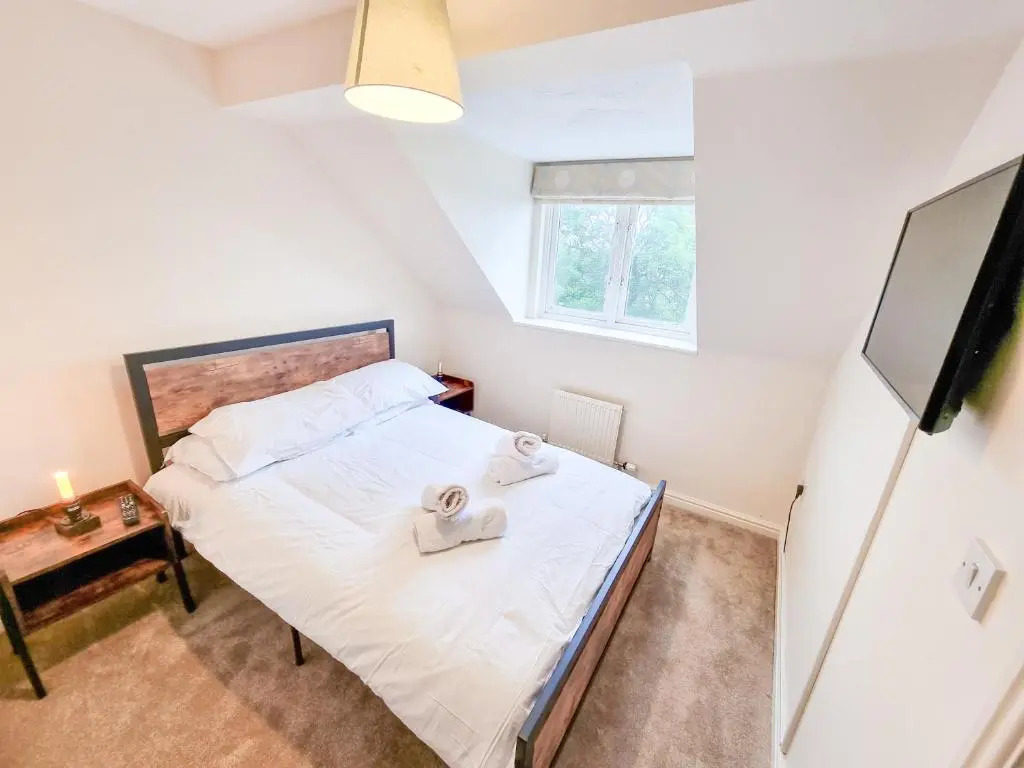 City House in Nice Area - Smart Tv's, 900mb Wifi