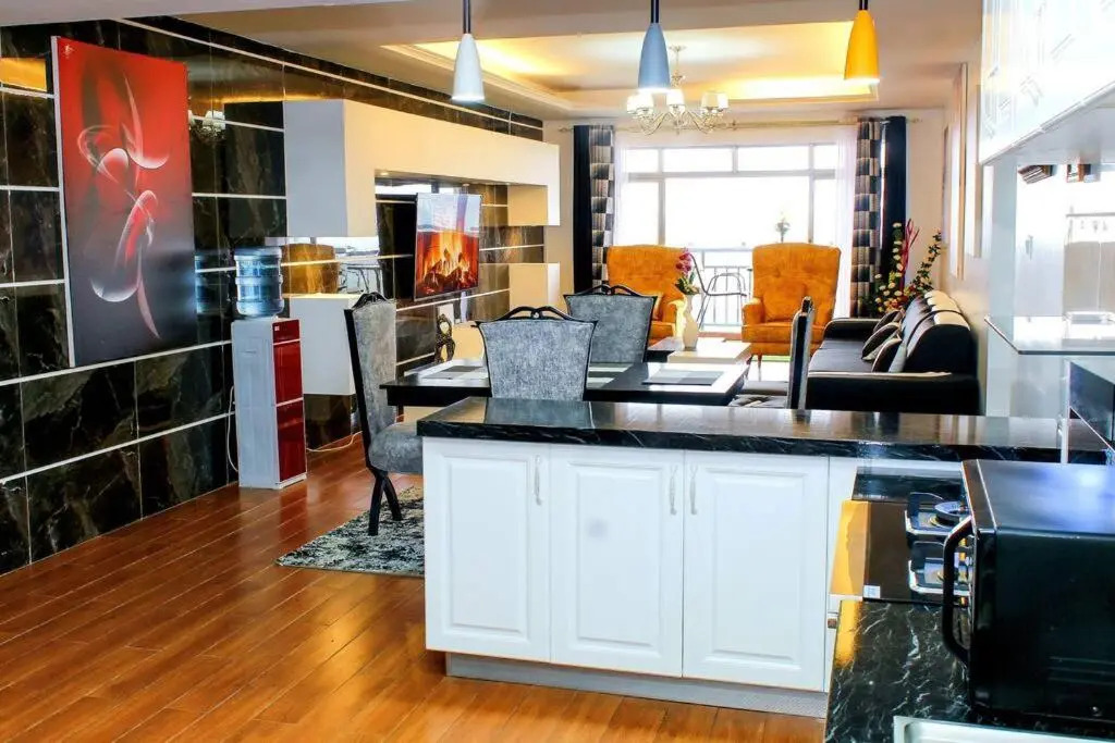 Lovely 2bdrm Condo with a Pool, Gym & Free Parking